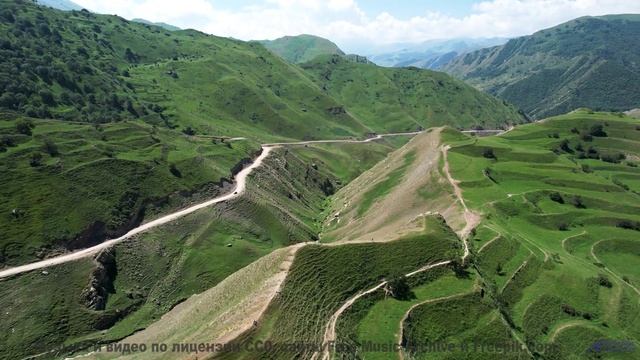 Взгляд прилипает к экрану, пока играет такая композиция - Praying For A Path Out -- Kirk Osamayo --
