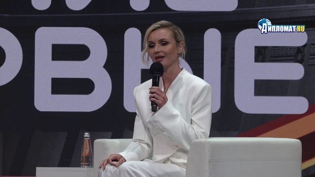 «Кукушка» как молитва: Гагарина рассказала, почему поёт для раненых и молчит на сцене