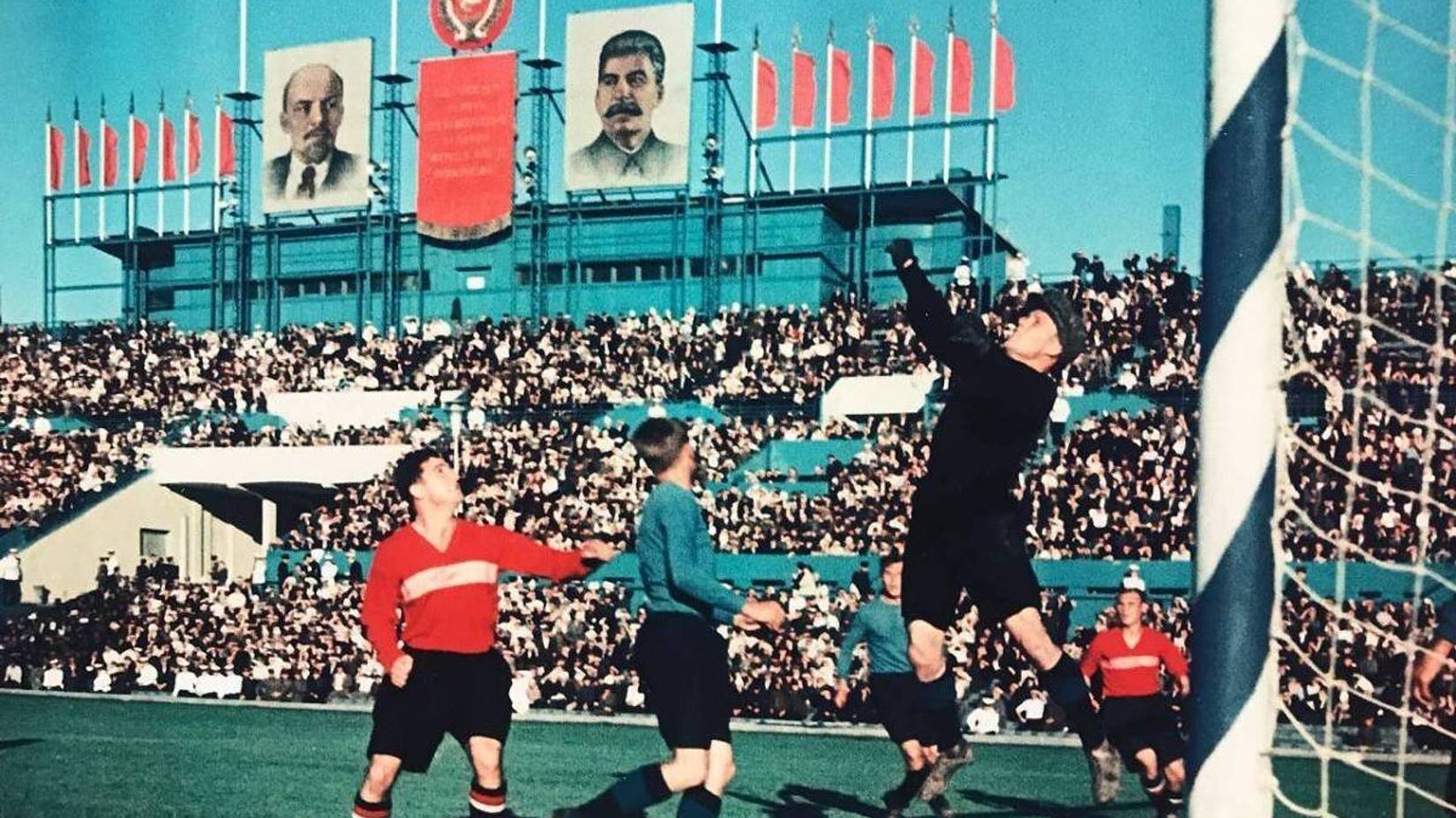 Футбол в СССР, развлечение для Гомо Советикус.