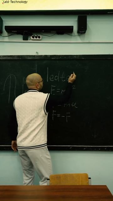 Знакомьтесь — наш новый герой, преподаватель Пётр Иванович.