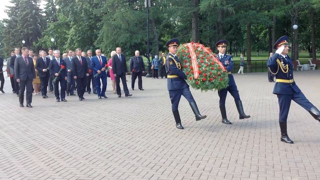 Ижевск. Возложение цветов к Монументу боевой и трудов?