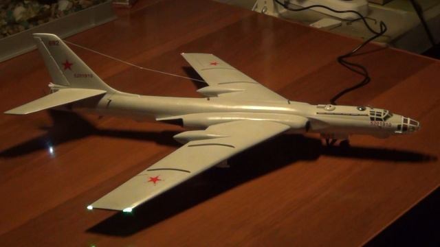 Модель самолёта Ту-16.