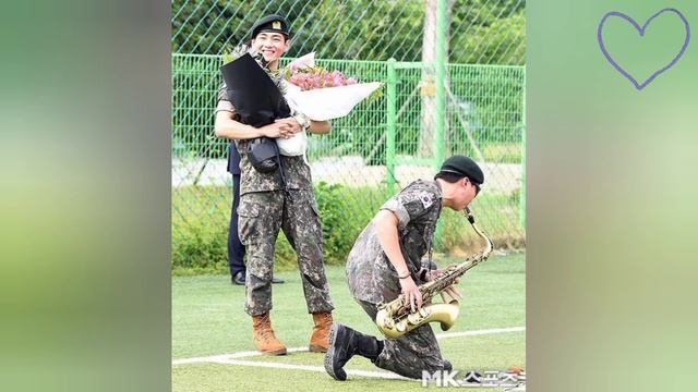 Обстановка в Сеуле возле здания компании HYBE по случаю возвращения #BTS все украшено плакатами