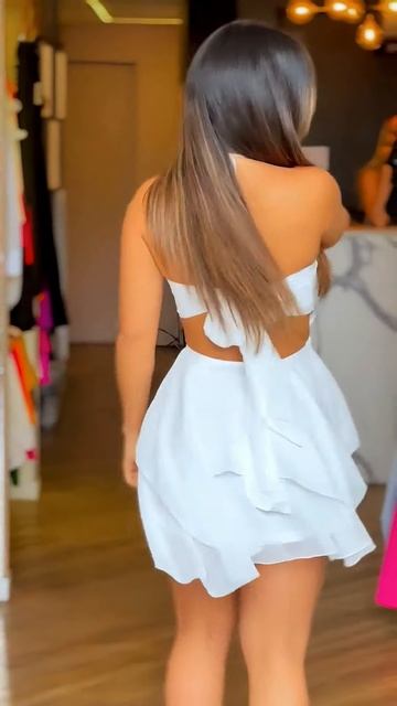 dgg6MyKPvJA - These girls look stunning in those dresses #shorts