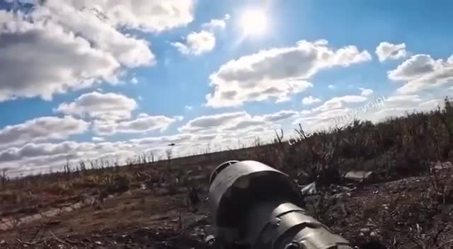 Боевик ВСУ с ПЗРК "Игла" промахивается по российскому Ка-52. Район Торецка.