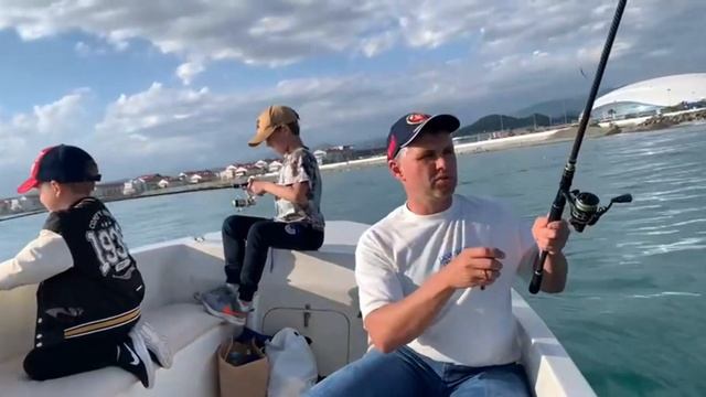 Рыбалка в Сочи 08.05.2025. Ловим ставриду в Сириусе.