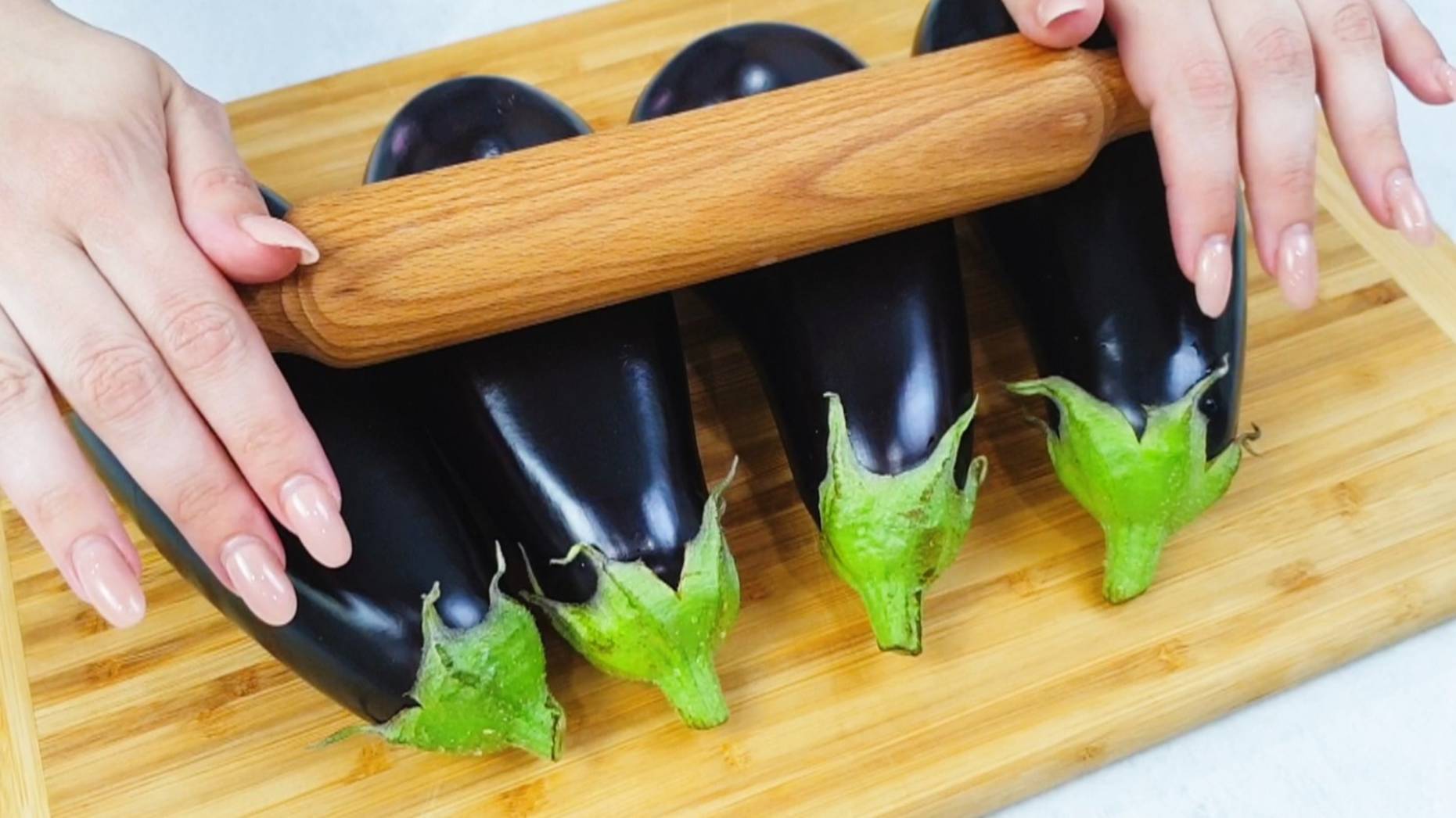 Трюк со скалкой для вкусного рецепта баклажанов. Новый способ приготовления в духовке