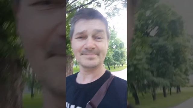 в Первомайском сквере много клещей осторожно