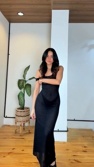 Wxb1M2UIO_8 - This girl looks stunning in this dress #shorts