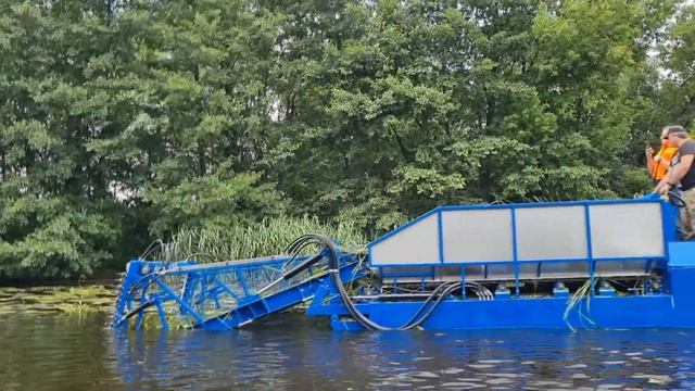 Лодка косилка для уборки водной растительности