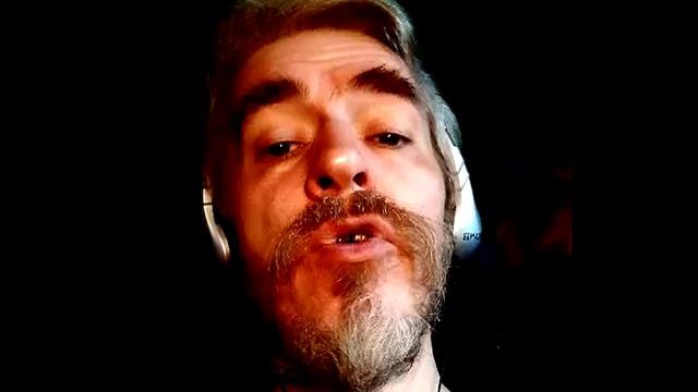 Каприс ветку клонит