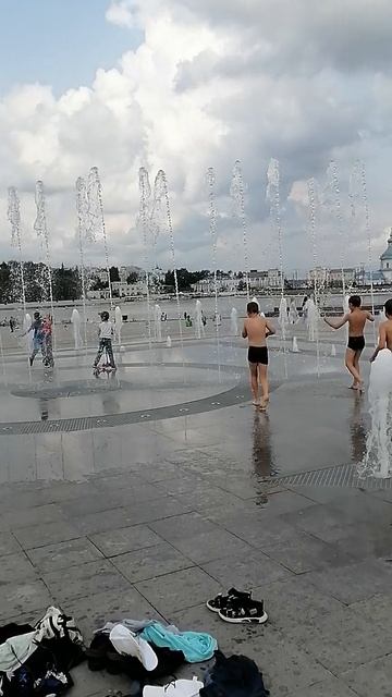 фонтан для детей на заливе.