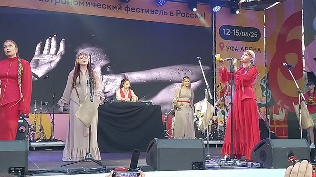 крупный в россии Фестиваль городских ресторанов "ЕСТЬ еда напитки и много еды. 13 июня 2025