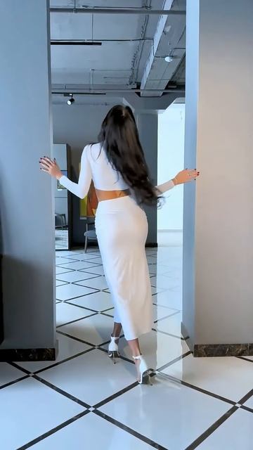WkqM_oRy8YY - These Outfits look gorgeous on this girl #shorts
