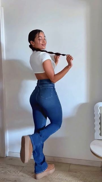 Jam0e-q3lUk - These Fit Jeans look beautiful on this girl #shorts