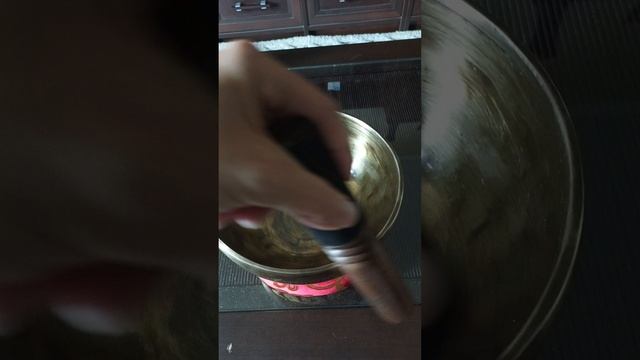 Игра на поющей чаше