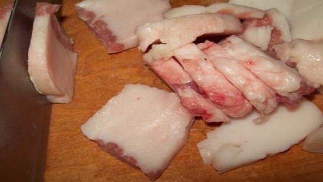 Картофель в духовке с салом