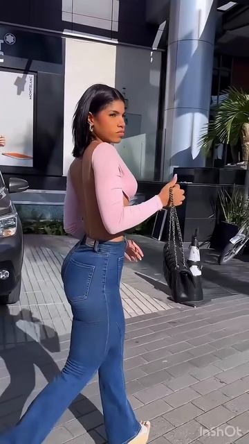 Stk2w6oanVU - These Fit Jeans look beautiful on this girl #shorts
