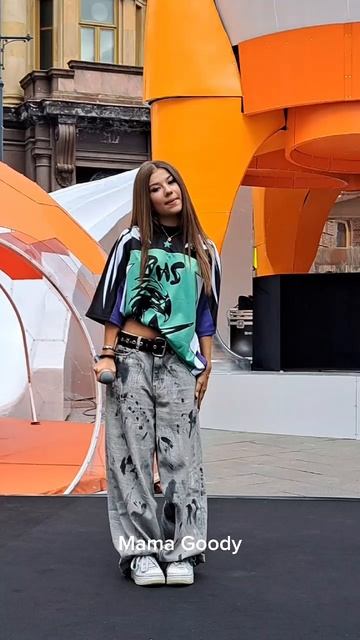 🎤 Милана Хаметова — “Мама, купи песика” | День защиты детей 2025, Москва, павильон Ракета.mp4