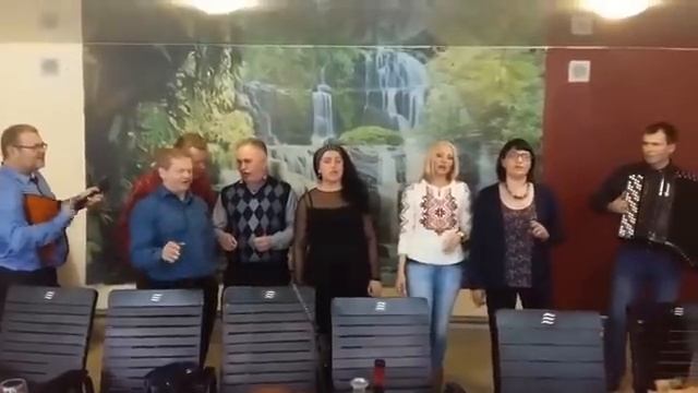 Течёт речка, бережочек моет.mp4
