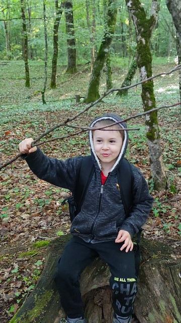 лесной Царевич с трезубцем в лесу #поход #юмор #природа #мем