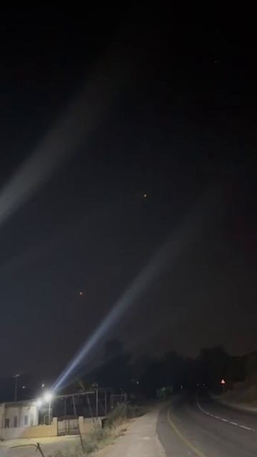 Еще кадры запущенной баллистики в сторону Израиля.
 На последнем видео запуск израильских противорак