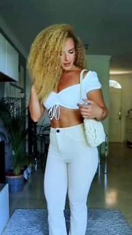 HX8phUIx7o8 - These Fit Jeans look beautiful in this girl #shorts