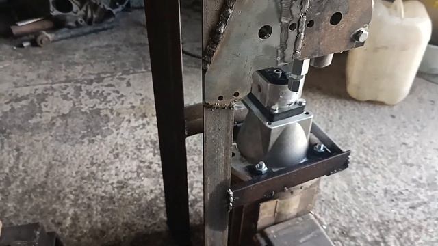 Гидравлический пресс - насосная станция.