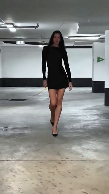 I6SnYoR7gQY - This Short Dress looks beautiful on this girl #shorts #fashion #style