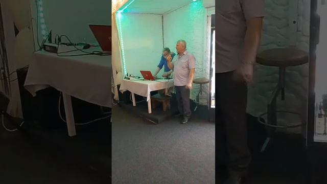 Глаза напротив - брат зажигает