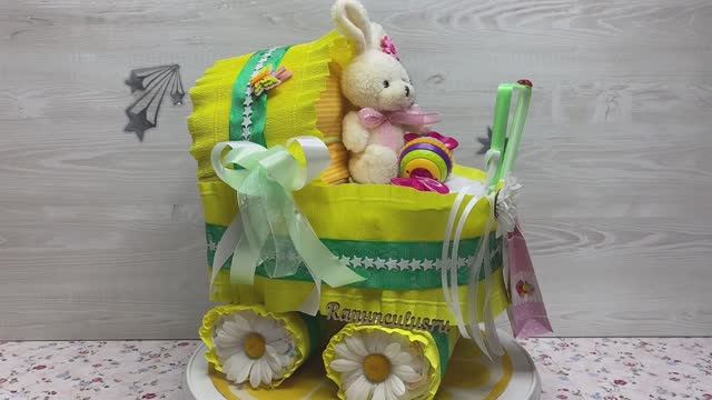 Коляска из памперсов с зайчиком