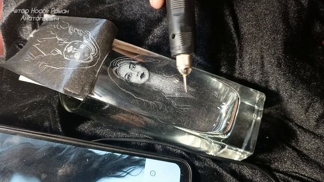 Ручная гравировка бормашиной портрета девушки на ста?