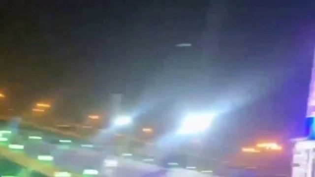 Йемен_ Граждане в сандалиях наблюдают в прямом эфире за событиями в Израиле.