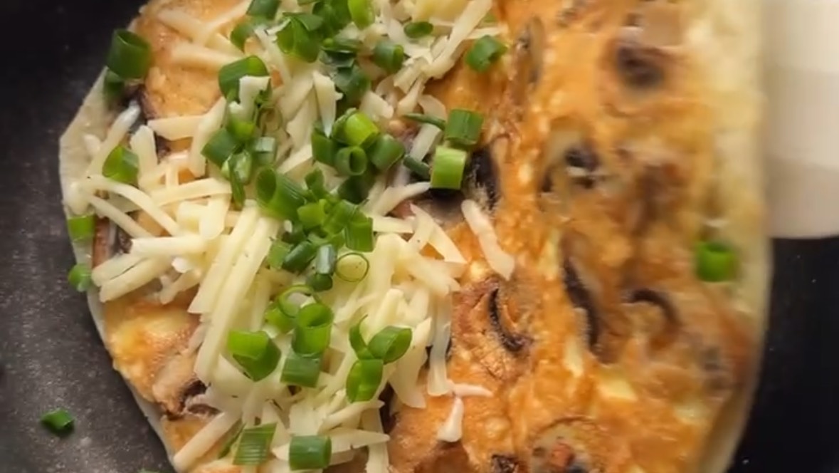 Этот завтрак хоть и готовится быстро и просто, но получается чертовски вкусным