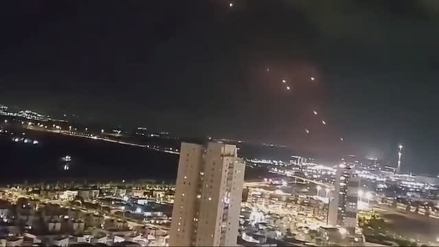 Иранские ракеты уничтожают Израиль! США послали авианосец! Ядерное оружие Ирана против Израиля!