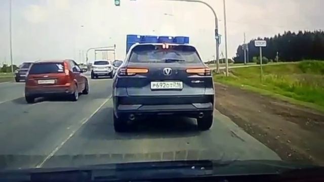 В Татарстане дети гор решили подрезать по обочине микроавтобус,но в нем неожиданно оказались местные