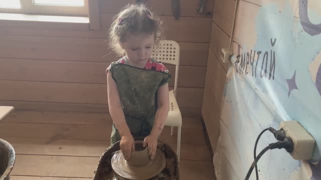 Нина-гончар