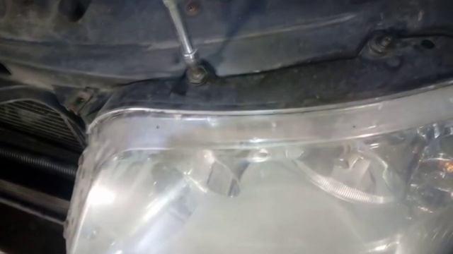 Как снять переднюю фару в автомобиле Фольксваген Шаран 2001г
