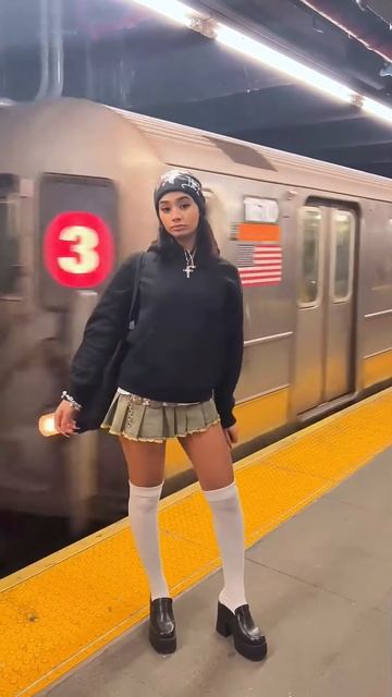 Jhjp1tjfWmA - These Outfits look beautiful on this girl #shorts #style #fashion