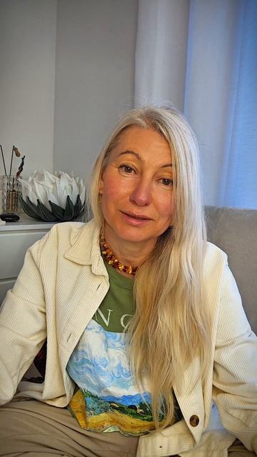 🤲 Прикосновение как молитва.
Не чтобы исправить. Не чтобы успокоить.
А чтобы услышать.