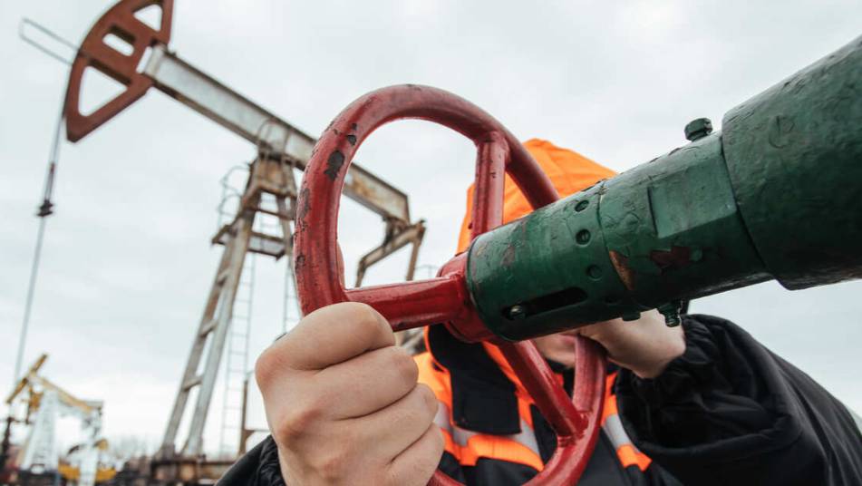 Экономист Колташов допустил взлет цен на нефть до 100 долларов из-за Израиля