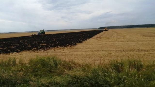 Кировцы пашут.