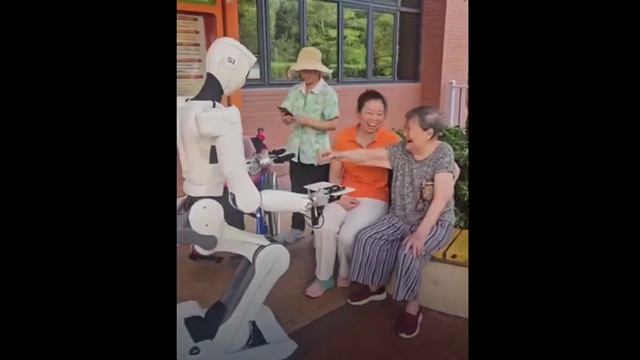 Astribot S1 работает сиделкой в доме престарелых в Шэньчжэне. Вы можете увидеть, как он танцует.