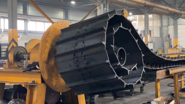 Скрутка гусеницы для бульдозера - болотохода!
