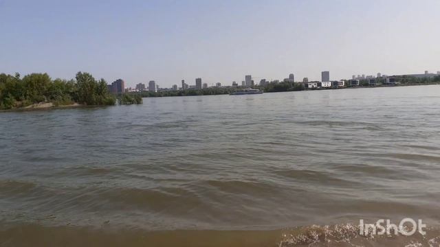 Отдыхал и купался на реке Обь.