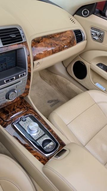 Полное шпонирование интерьера Jaguar XKR 2009
