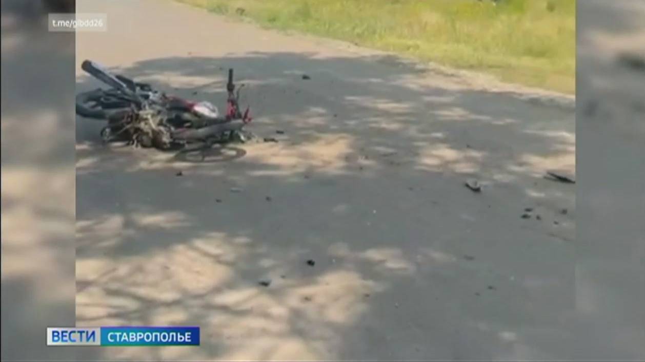 На Ставрополье подросток на мопеде угодил под грузовик