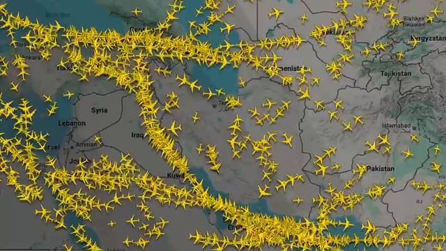 🇮🇷 Видео показывает, как небо над Ираном опустело во время ночного удара Израиля