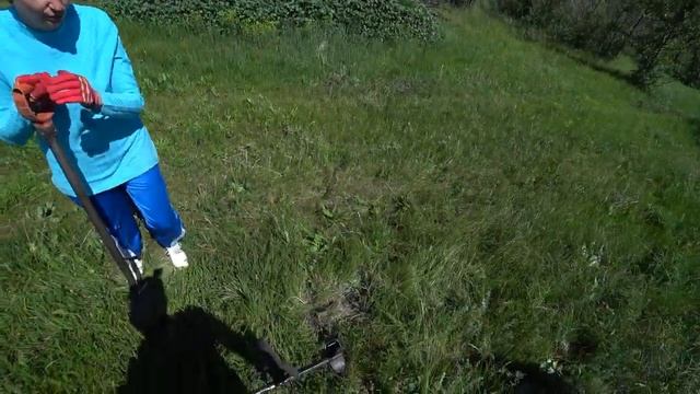 Продолжаем семейный металлокоп. Выбивает полевой стан.