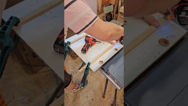 Простейший способ создание каретки для распиловочного станка Black + decker